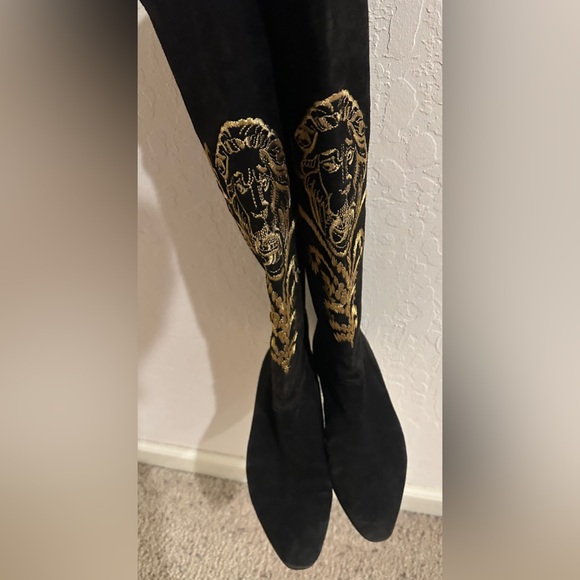 Electa vintage Swede leather boots with gold embroidered lions Sz 6.5 - Picture 3 of 10